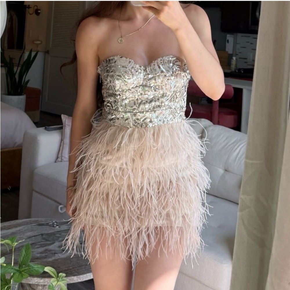 BEBE ISIS SEQUIN FEATHER MINI PARTY DRESS SILVER Grey Strapless